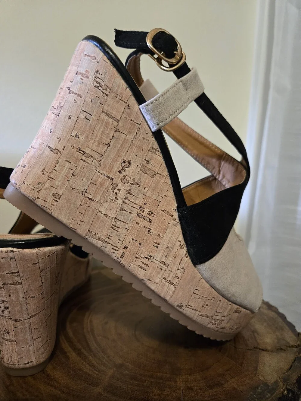 NEW Women’s Two-Tone Wedge Sandals in Black and Cream